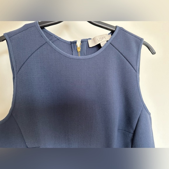 Loft Dress. Size 0. Length just below knees (i.e., work appropriate). - Picture 4 of 4